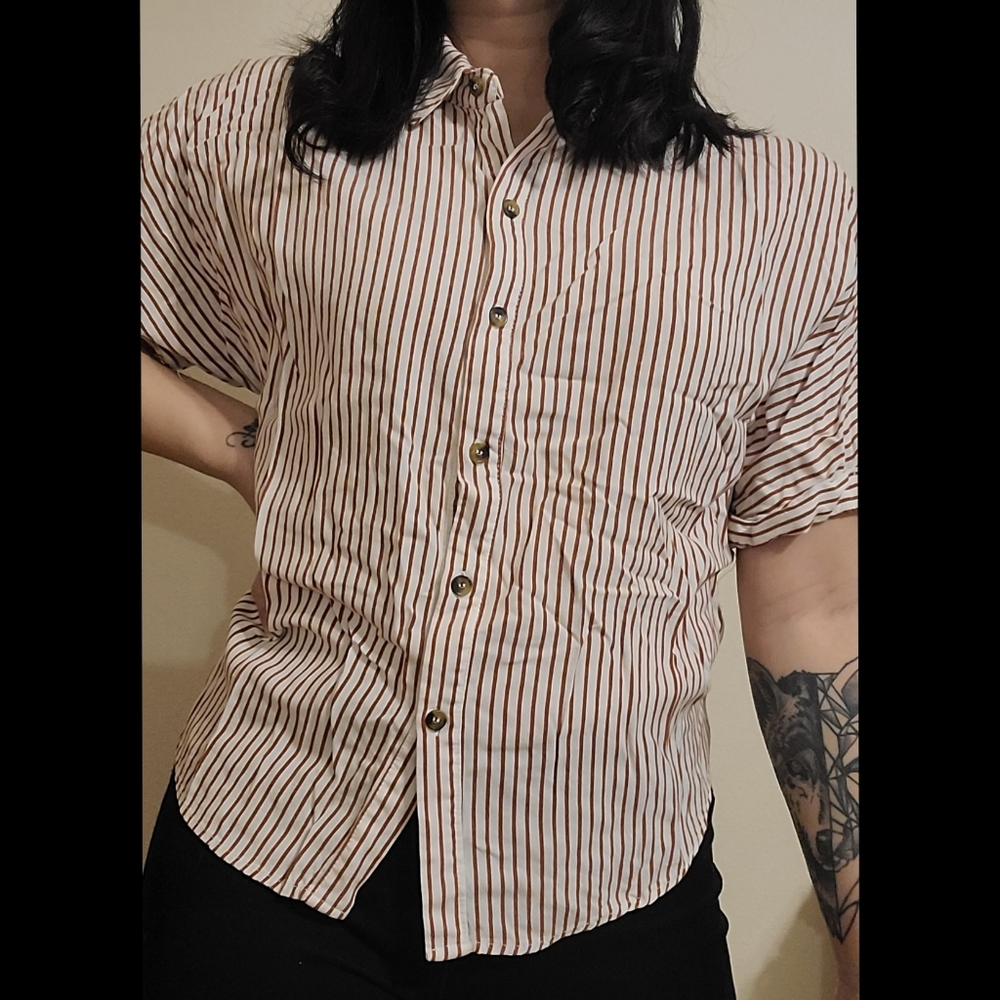 Button up top - Picture 4 of 4